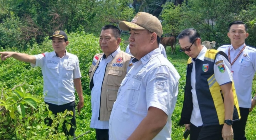 Sekda Tanggamus Tinjau Tanggul Way Belu, Siapkan Penanganan Darurat