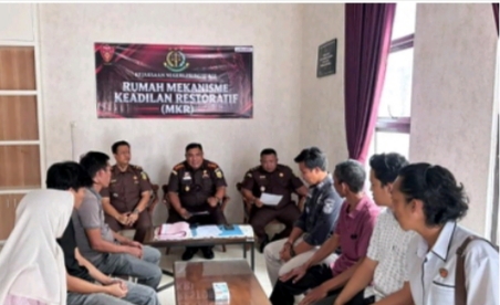 Kejari Pringsewu Musnahkan Barang Bukti dari 72 Perkara Pidana yang Telah Inkracht