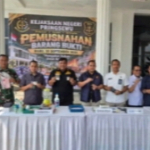 Kejari Pringsewu Musnahkan Barang Bukti dari 72 Perkara Pidana yang Telah Inkracht