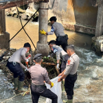 Polres Kuningan Bersih-Bersih Pasar Baru dan Sungai Citamba