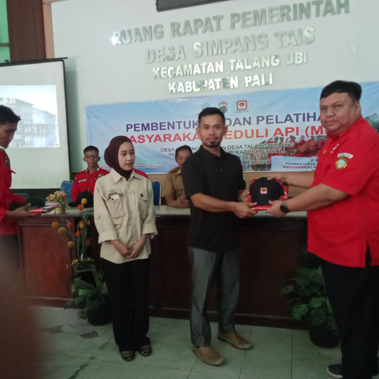 Manggala Agni Bentuk Masyarakat Peduli Api di Desa Simpang Tais