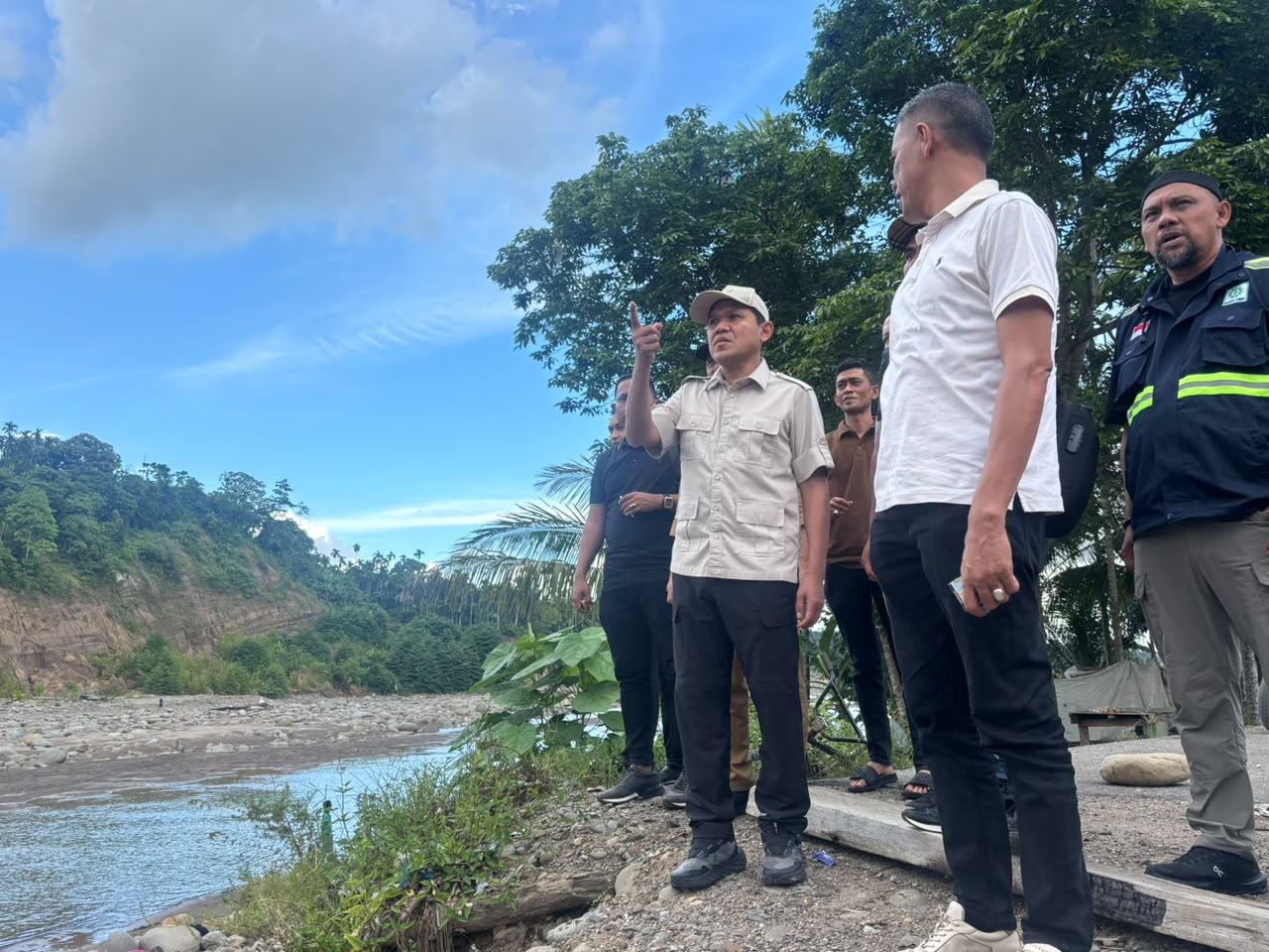 Wagub Aceh Dek Fadh Tinjau Infrastruktur dan Sungai di Bireuen-Aceh Utara