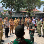 Forkopimcam Mauk Sambangi Koramil 09/Mauk Berikan Kejutan HUT TNI