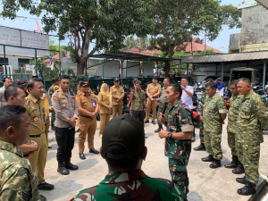 Forkopimcam Mauk Sambangi Koramil 09/Mauk Berikan Kejutan HUT TNI