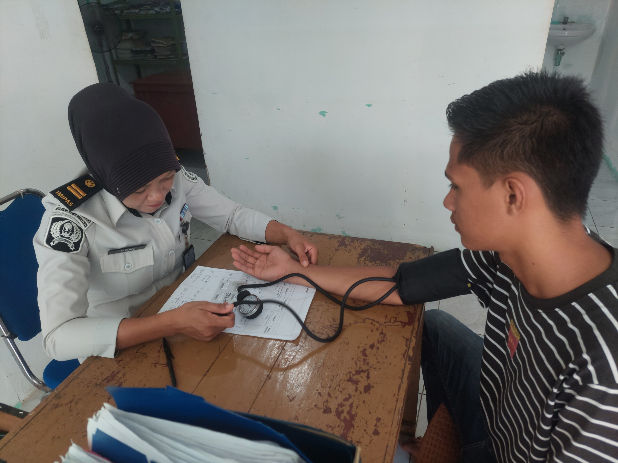 PEDULI KESEHATAN WBP, KLINIK PRATAMA RUTAN MANNA BERIKAN LAYANAN PENGOBATAN GRATIS