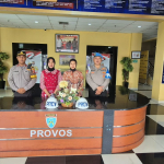 Pastikan Tetap Siaga, Provos dan Pamapta Kontrol Piket Lobby Polwan