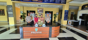 Pastikan Tetap Siaga, Provos dan Pamapta Kontrol Piket Lobby Polwan