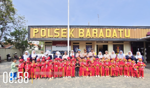 Polisi Sahabat Anak, Polsek Baradatu Terima Kunjungan Siswa TK Islam Muslimin Tiuh Balak Pasar
