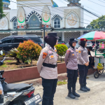 Polwan Polres Lampung Barat Amankan Sholat Jumat di Masjid Al-Mansyur