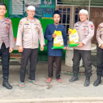 Jumat Keliling, Polres Way Kanan Gelar Kurve dan Bantuan Sosial di Masjid Jami Al-Ikhlas Negeri Baru