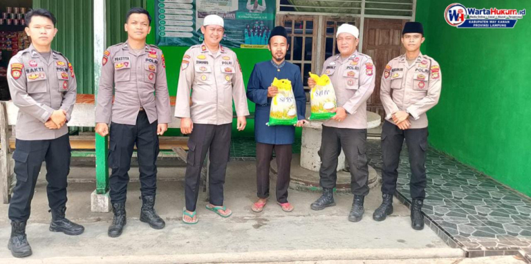 Jumat Keliling, Polres Way Kanan Gelar Kurve dan Bantuan Sosial di Masjid Jami Al-Ikhlas Negeri Baru