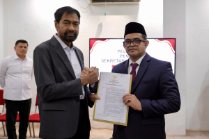 Mualem Lantik Taufik sebagai Penjabat Sekda Aceh di Medan